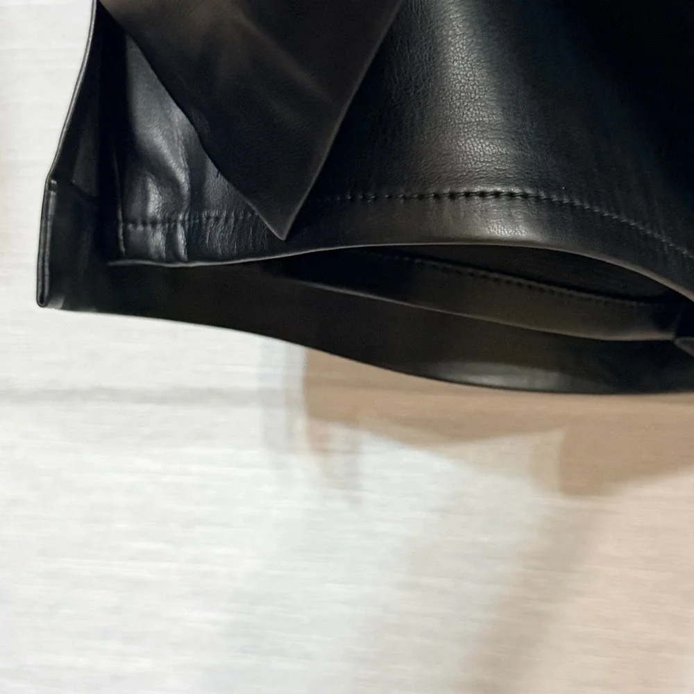 Express Black Faux Leather Mini Skort Side Slit Size 8 NEW 6884